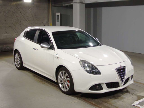 2012 Alfa Romeo Giulietta 94014[2]