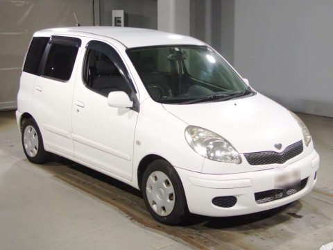 2004 Toyota Fun Cargo NCP20[2]