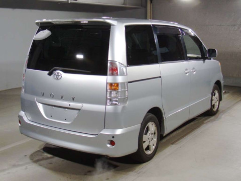 2002 Toyota Voxy AZR60G[1]