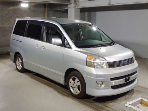 2002 Toyota Voxy AZR60G[2]