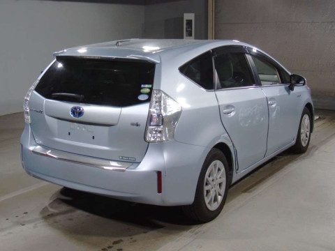 2014 Toyota Prius alpha ZVW40W[1]