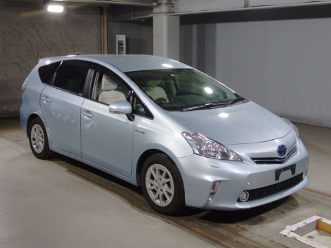 2014 Toyota Prius alpha ZVW40W[2]