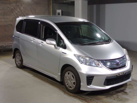 2012 Honda Freed hybrid GP3[2]