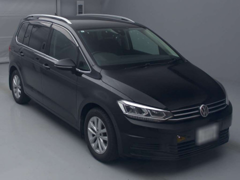 2017 Volkswagen Golf Touran 1TCZD[2]