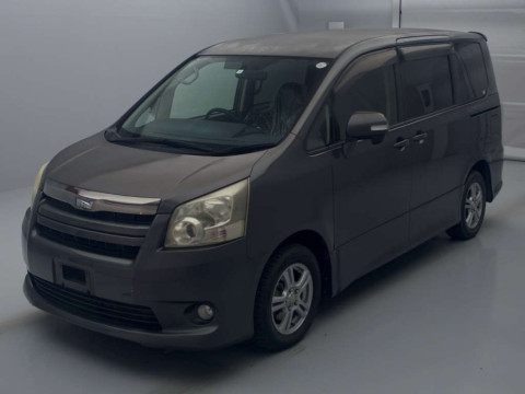 2010 Toyota Noah ZRR70W[0]