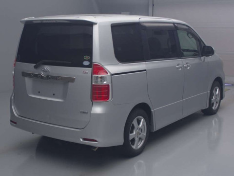 2008 Toyota Noah ZRR70W[1]