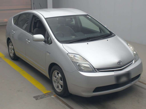 2011 Toyota Prius NHW20[2]