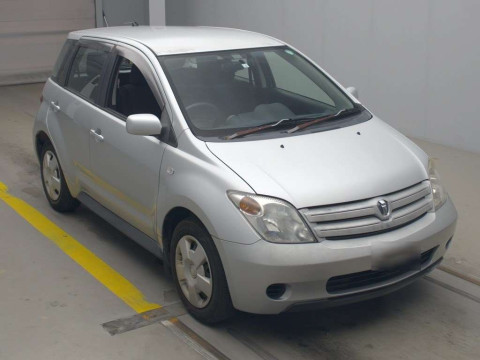 2002 Toyota IST NCP60[2]