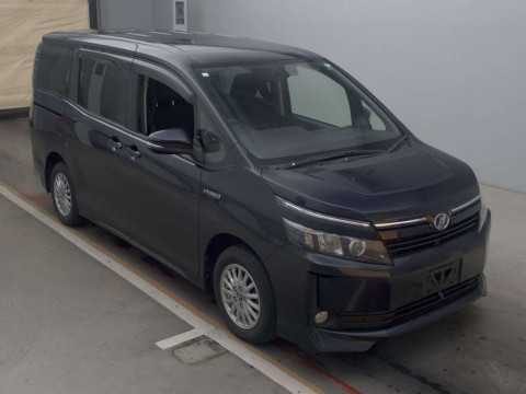 2015 Toyota Voxy ZWR80G[2]