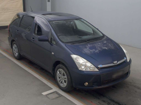 2005 Toyota Wish ZNE10G[2]