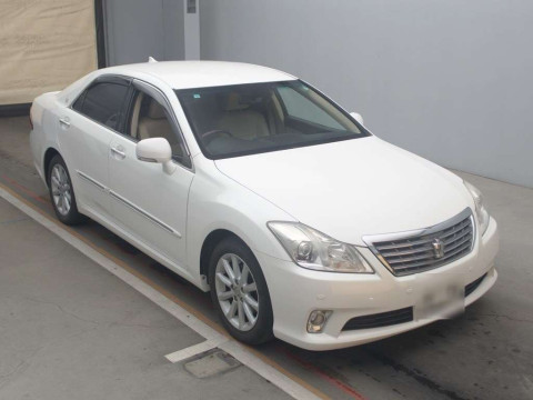 2010 Toyota Crown GRS202[2]