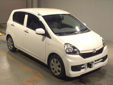 2016 Daihatsu Mira es LA300S[2]