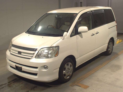 2006 Toyota Voxy AZR60G[0]