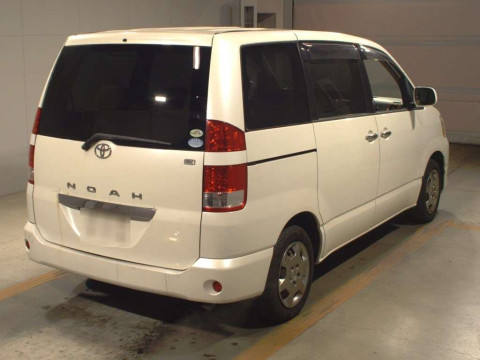 2006 Toyota Voxy AZR60G[1]