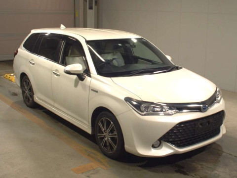 2015 Toyota Corolla Fielder NKE165G[2]