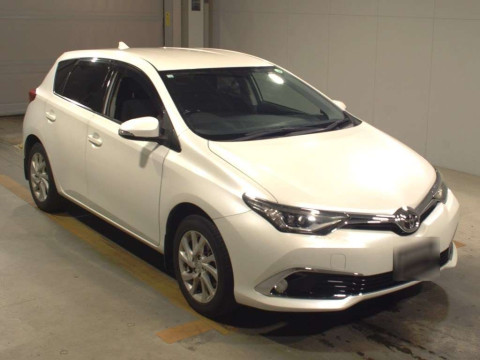 2016 Toyota Auris NZE184H[2]