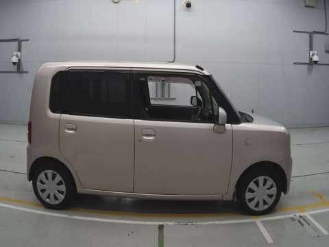 2010 Daihatsu Move Conte L575S[2]