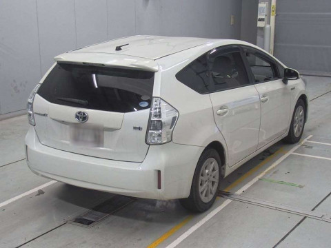 2011 Toyota Prius alpha ZVW41W[1]