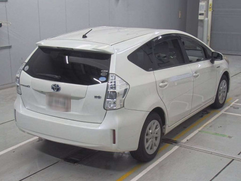 2012 Toyota Prius alpha ZVW41W[1]