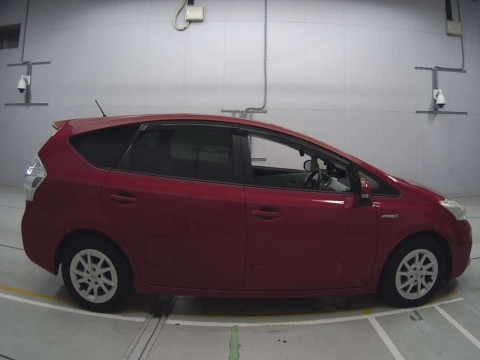 2012 Toyota Prius alpha ZVW41W[2]