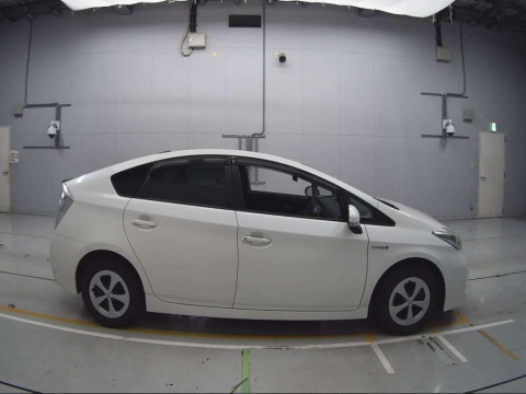 2012 Toyota Prius ZVW30[2]