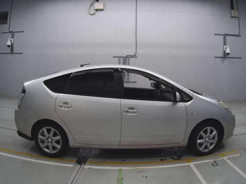 2004 Toyota Prius NHW20[2]