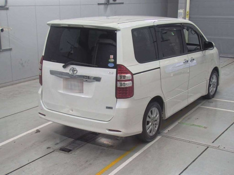 2012 Toyota Noah ZRR70W[1]