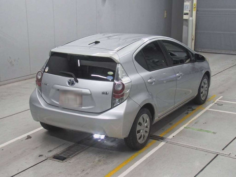 2012 Toyota Aqua NHP10[1]