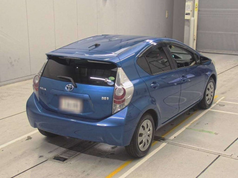 2013 Toyota Aqua NHP10[1]