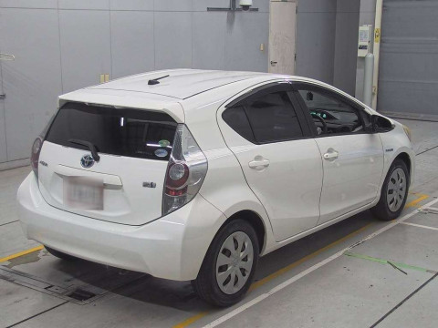 2012 Toyota Aqua NHP10[1]