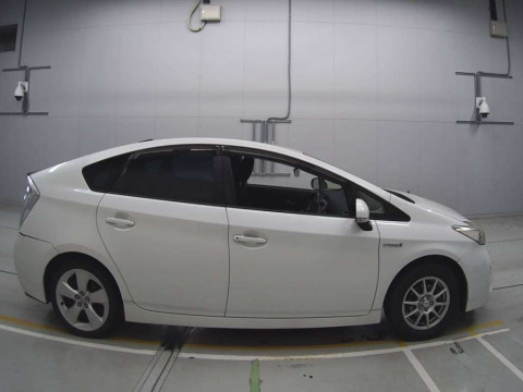 2012 Toyota Prius ZVW30[2]