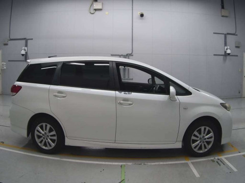 2010 Toyota Wish ZGE20W[2]