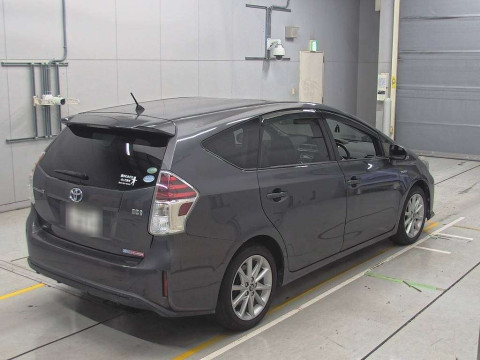 2015 Toyota Prius alpha ZVW41W[1]