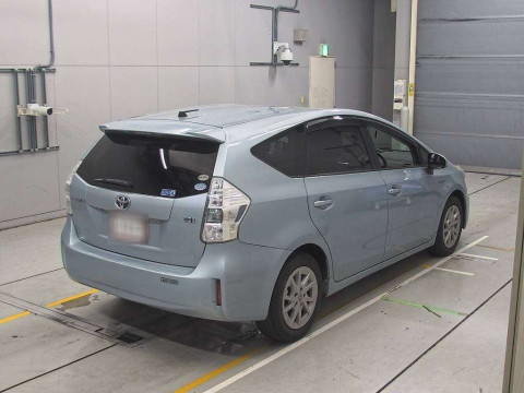 2012 Toyota Prius alpha ZVW40W[1]