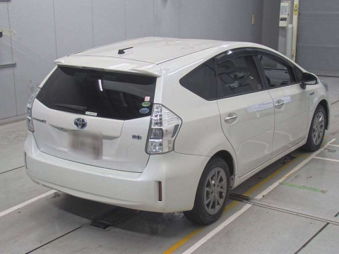 2014 Toyota Prius alpha ZVW40W[1]