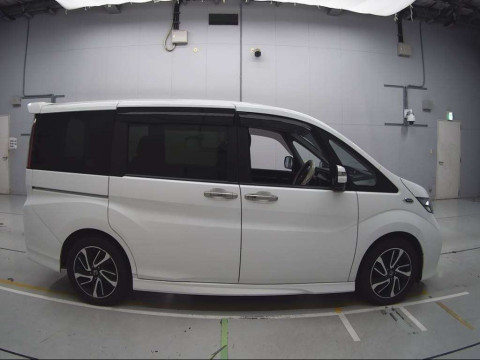 2016 Honda Step WGN Spada RP3[2]