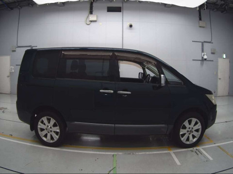 2012 Mitsubishi Delica D5 CV2W[2]