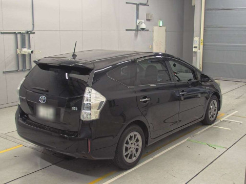 2014 Toyota Prius alpha ZVW40W[1]