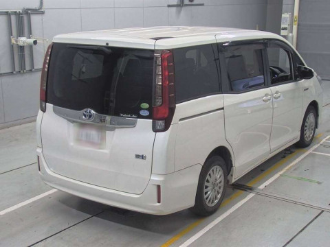 2014 Toyota Noah ZWR80G[1]