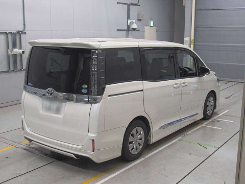 2014 Toyota Voxy ZRR85G[1]