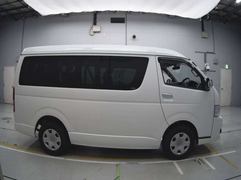 2013 Toyota Hiace Wagon TRH214W[2]