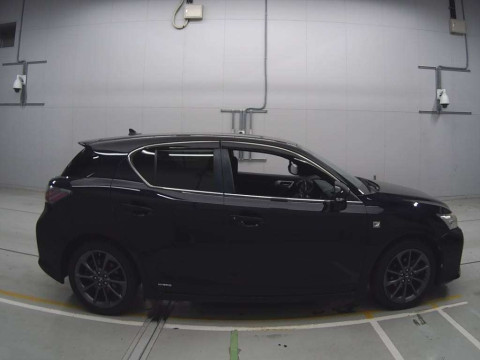 2013 Lexus CT ZWA10[2]