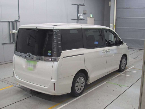 2014 Toyota Voxy ZRR80G[1]