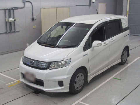 2014 Honda Freed spike hybrid GP3[0]