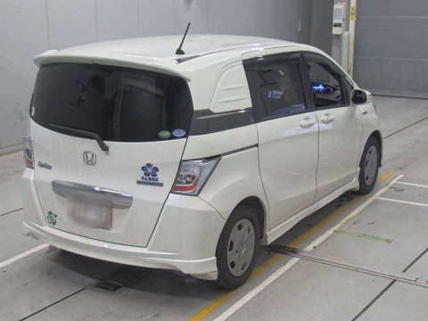 2014 Honda Freed spike hybrid GP3[1]