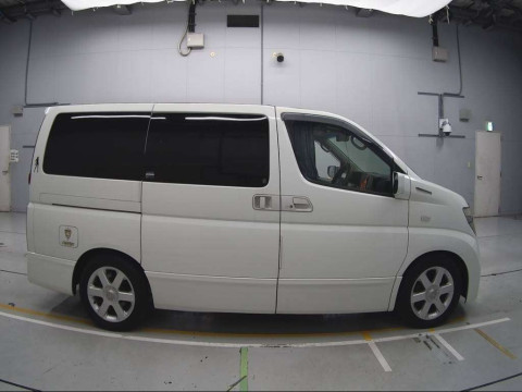 2002 Nissan Elgrand E51[2]