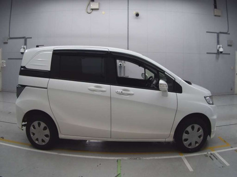 2016 Honda Freed Spike GB4[2]