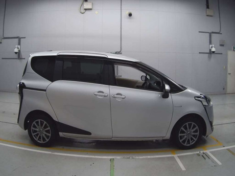 2016 Toyota Sienta NHP170G[2]