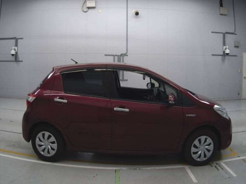 2019 Toyota Vitz NHP130[2]