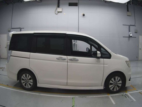 2012 Honda Step WGN Spada RK5[2]